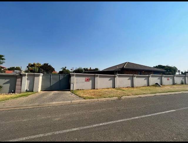 3 BEDROOM HOUSE FOR SALE IN GLENVISTA